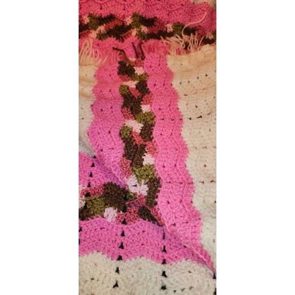 NEW Handmade Crochet Baby Blanket Legacy Pink White Camo - Picture 11 of 12